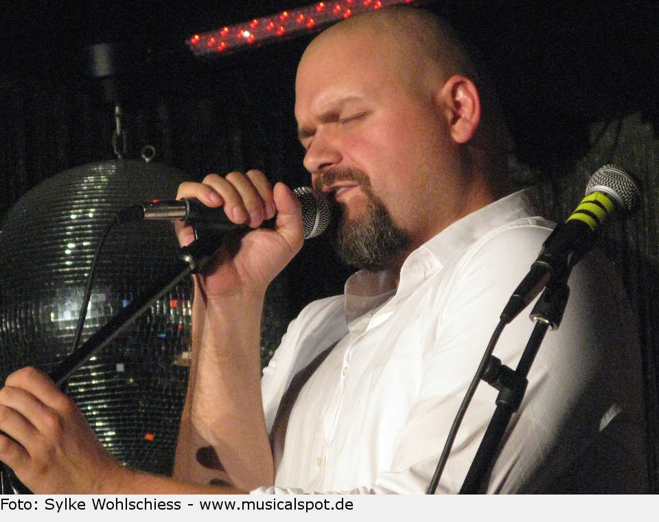 Der grüne Oger baut eine Mauer - und Enrico De Pieri erzählt, dass er diese Rolle wirklich gerne gespielt hätte. enrico 11