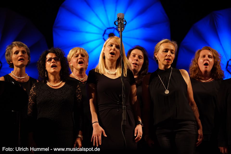 Der Chor Happy Voices Deizisau mit einem Medley aus drei Liedern des unvergessenen Udo Jürgens. musical gentlemen wernau 2018 05