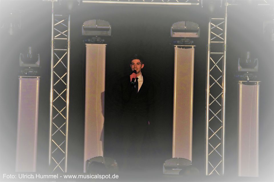 Wenn sich junge Sängerinnen und Sänger aus Füssen und Umgebung auf der Bühne zusammenfinden, darf ein Musical natürlich nicht fehlen: chris green ostergala esslingen 2018 17