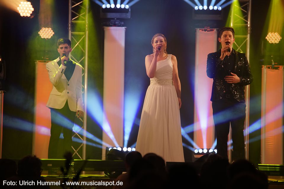 Harmonisch im Terzett: Chris Green, Tanja Versal und Mario Ruschel. chris green ostergala esslingen 2018 55