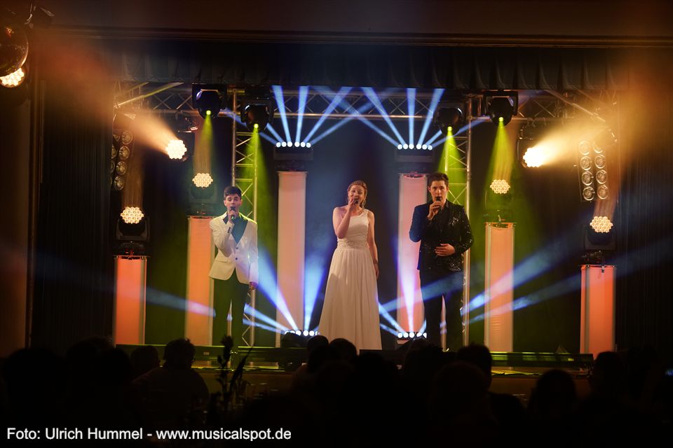 'You raise me up, so I can stand on mountains. You raise me up to walk on stormy seas.' chris green ostergala esslingen 2018 56