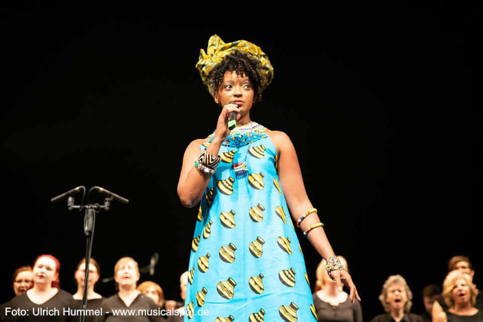 Im Anschluss nimmt Zodwa Selele uns mit in das Land von Simba und Nala: konzert kalogeropoulos tarte pazdera selele esslingen 2019 16