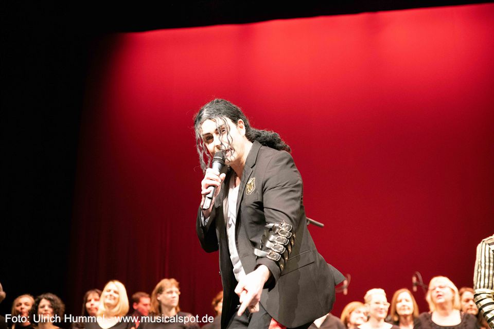 Auf der CD „Piano Impact“ erklingt eine reine Instrumentalversion von Michael Jacksons „Bad“, beim Konzert darf hier natürlich Sascha Pazdera nicht fehlen. konzert kalogeropoulos tarte pazdera selele esslingen 2019 19