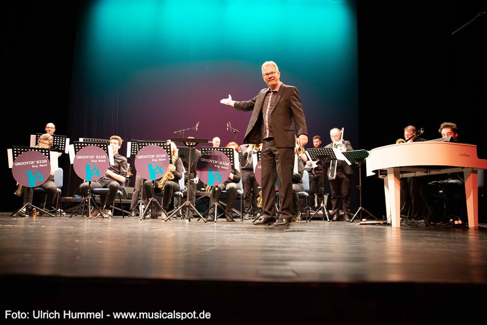 Nach der Pause eröffnet die Groovin' High Big Band unter Leitung von Jochen Volle den zweiten Teil des Abends. konzert kalogeropoulos tarte pazdera selele esslingen 2019 23