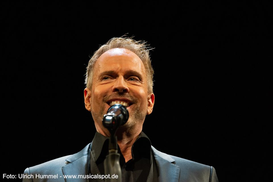 „How can I leave her? Where would I start? Let man's petty nations tear themselves apart. My land's only borders lie around my heart.“ konzert kalogeropoulos tarte pazdera selele esslingen 2019 30