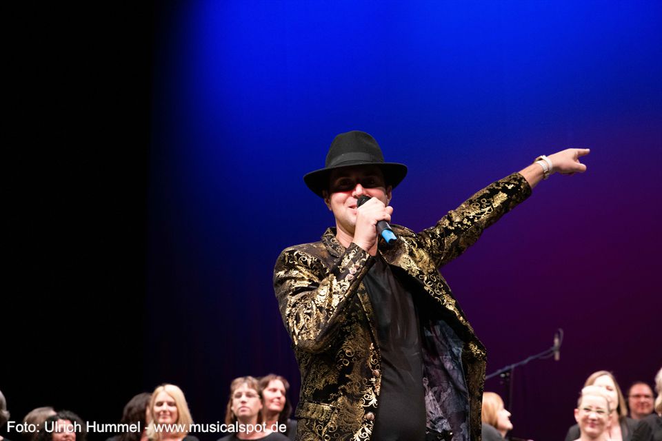 Wer kommt jetzt, fragt Konsti. Richtig - Falco alias Alexander Kerbst. konzert kalogeropoulos tarte pazdera selele esslingen 2019 48