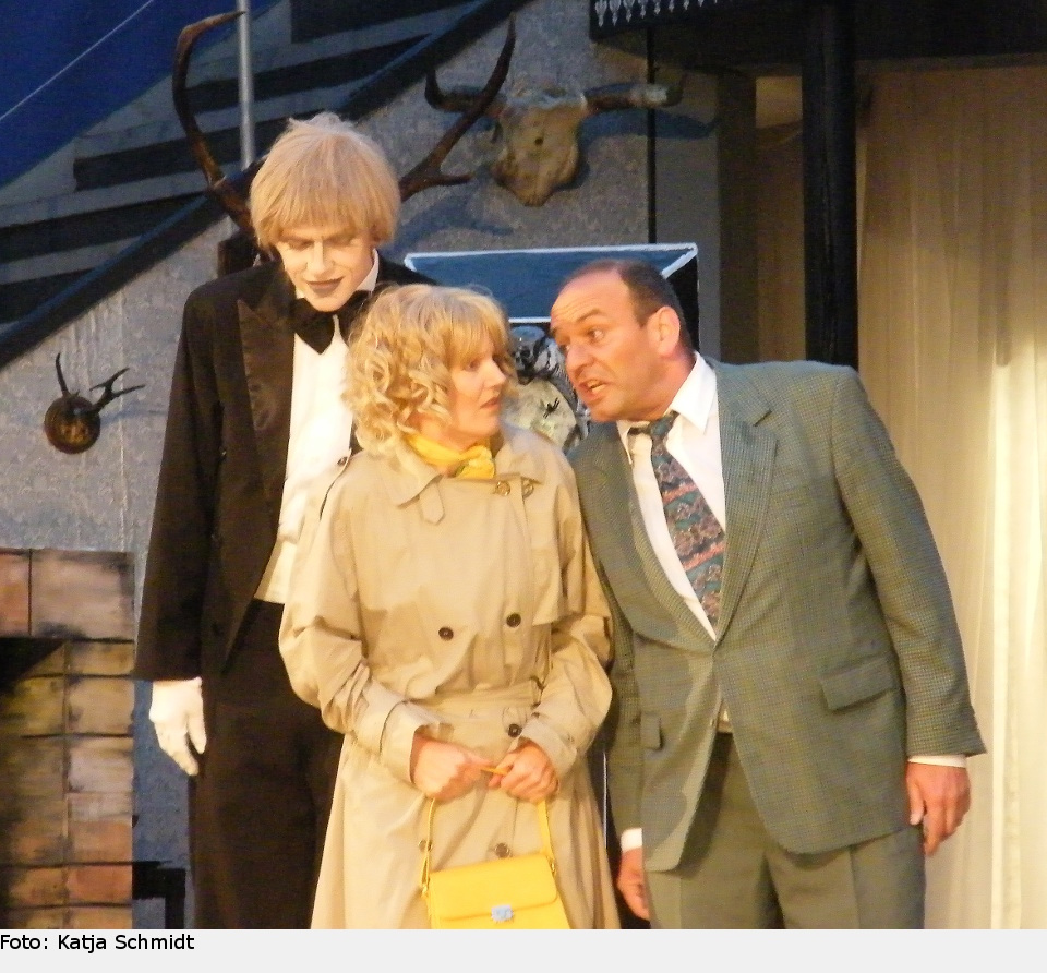 Alice und Mal Beineke ist's nicht ganz geheuer im Hause Addams. addams family 05