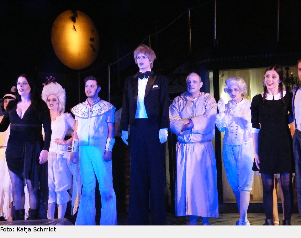 Aber letztlich glätten sich die Wogen... addams family 06