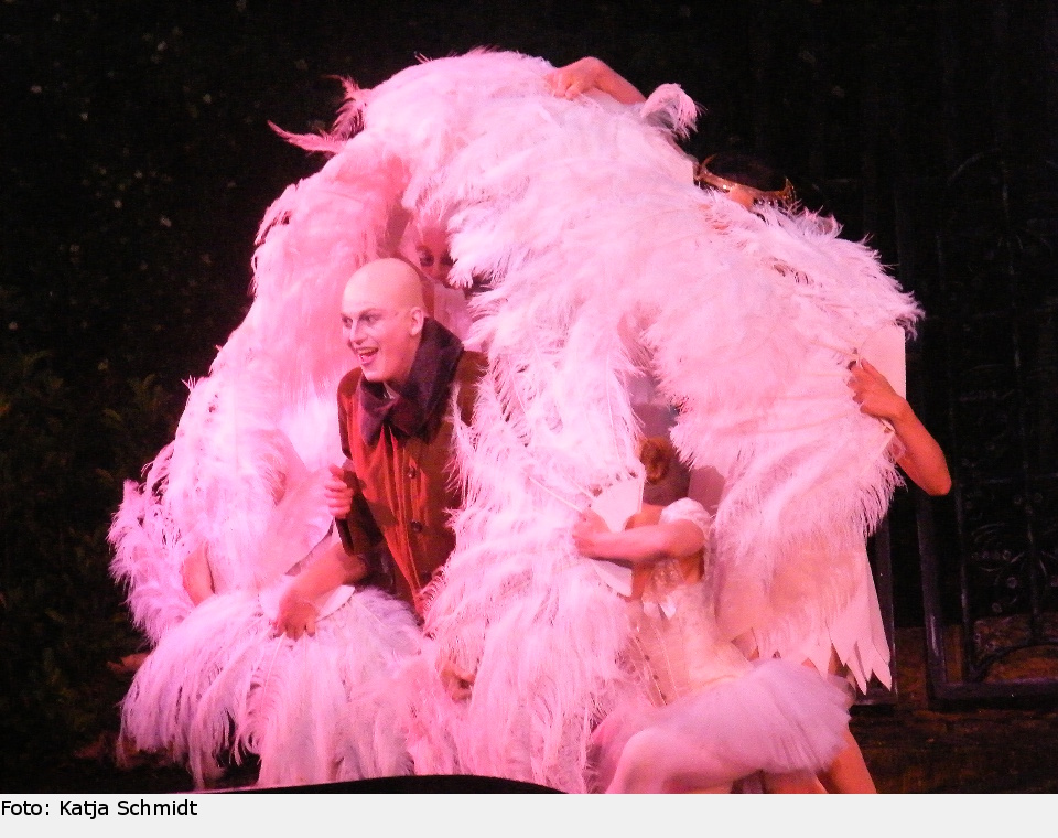 Onkel Fester liebt den Mond. addams family 08