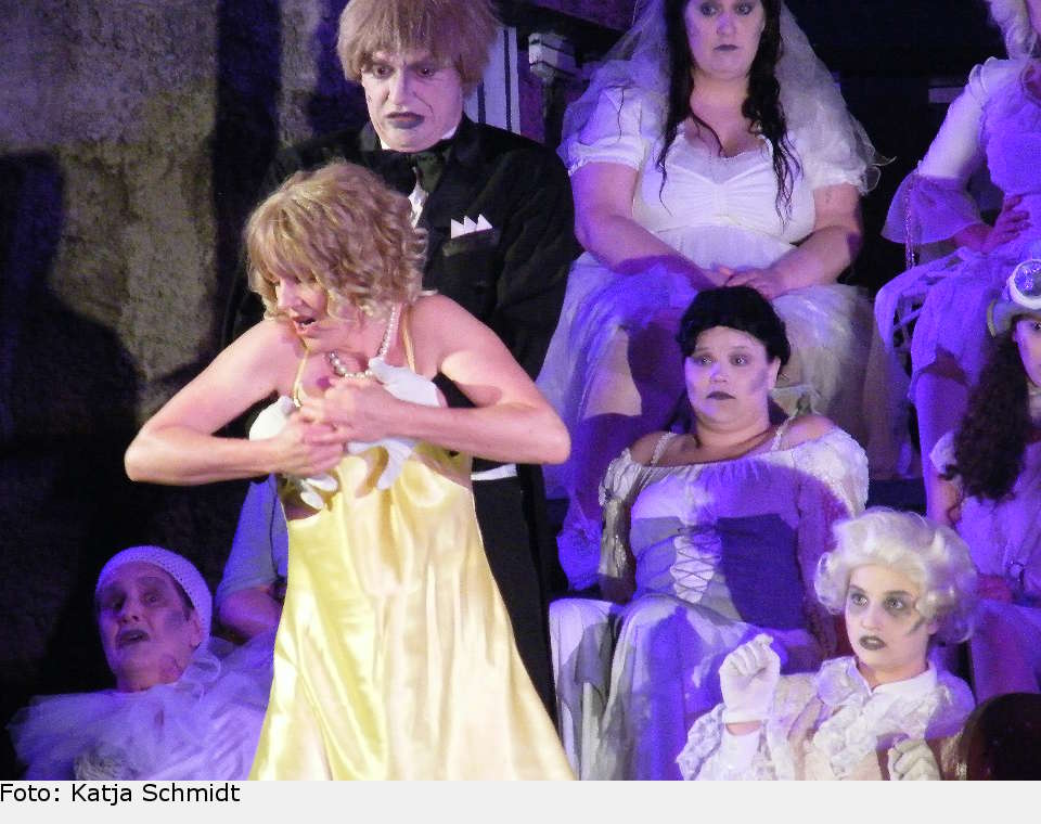 Was ist bloß in seine Mutter gefahren? addams family 11