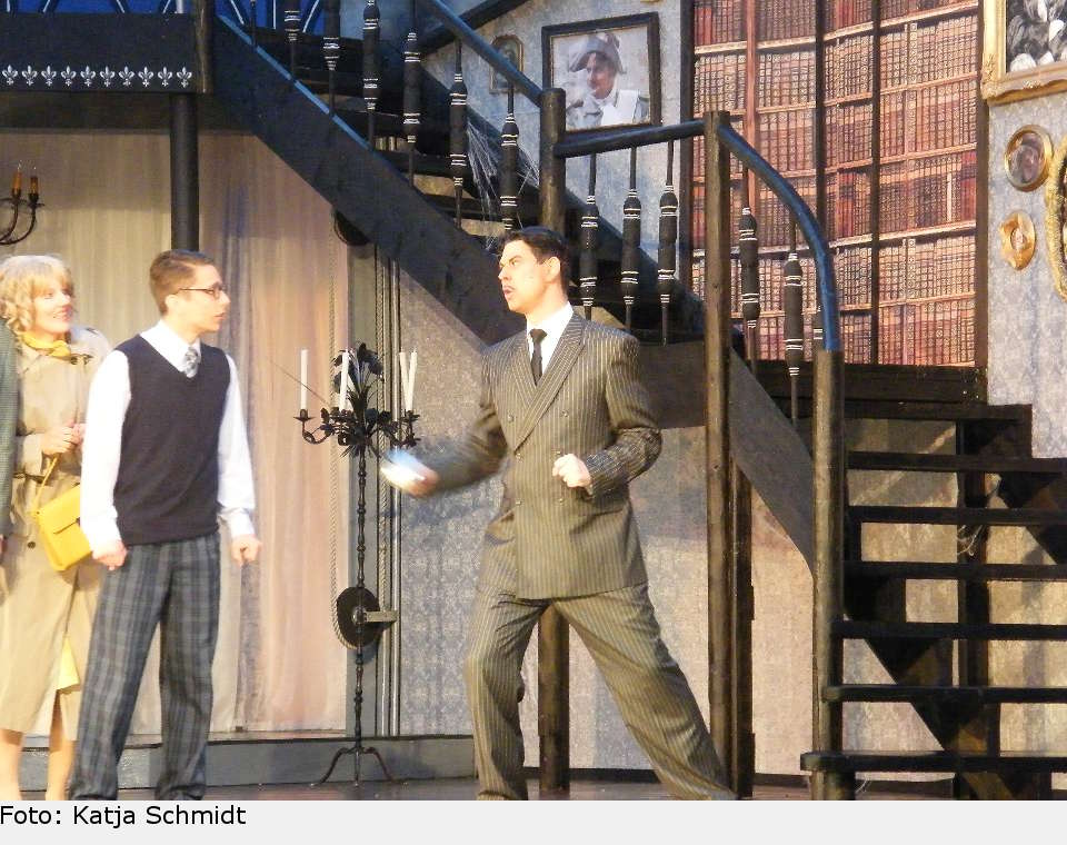 "So. Du bist also der Sohn, ja?" - Lucas Beineke und sein künftiger Schwiegervater Gomez. addams family 27