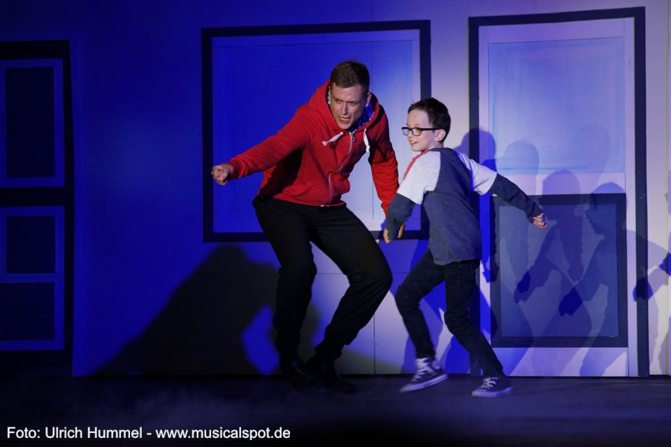 Wo auch immer er ist, so Edward, fühlt er sich seinem Sohn nah. Und in jeder Geschichte, die er erzählt, ist Will bei ihm. big fish musical leinfelden 160