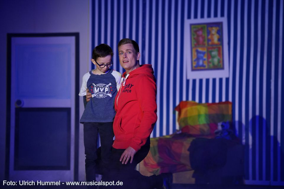 Will ist immer in Edwards Gedanken, niemals würde er seinen Sohn im Stich lassen. Und er ist sich sicher: „Auch wenn ich nicht mehr bin, weiß ich, du kriegst es hin.“ big fish musical leinfelden 162