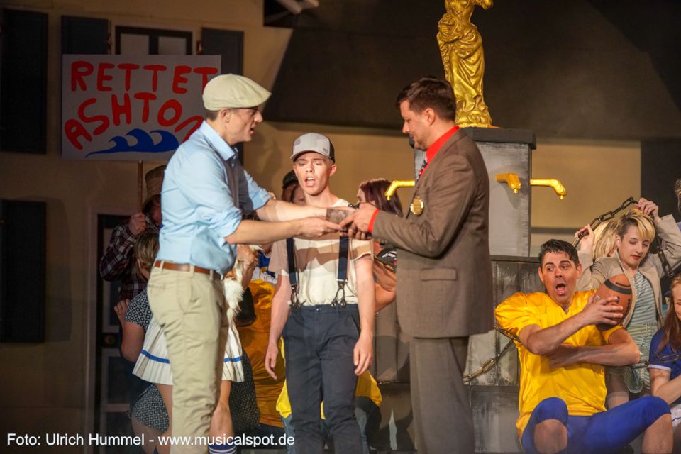 „Noch einmal“ können alle zusammen die Stadt nun neu erbauen. big fish musical leinfelden 191