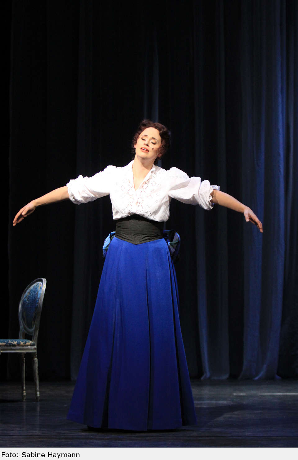 "Lass mich dich nicht lieben" fleht Mina - vergebens. dracula12