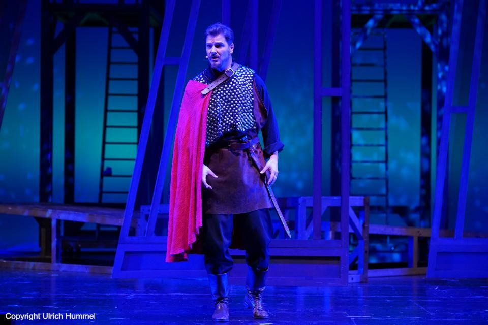 Gerold weiß nichts vom Verbleib Johannas, er weiß nicht einmal, ob sie den Normannenangriff in Dorstadt überlebt hat. paepstin musical stuttgart 120