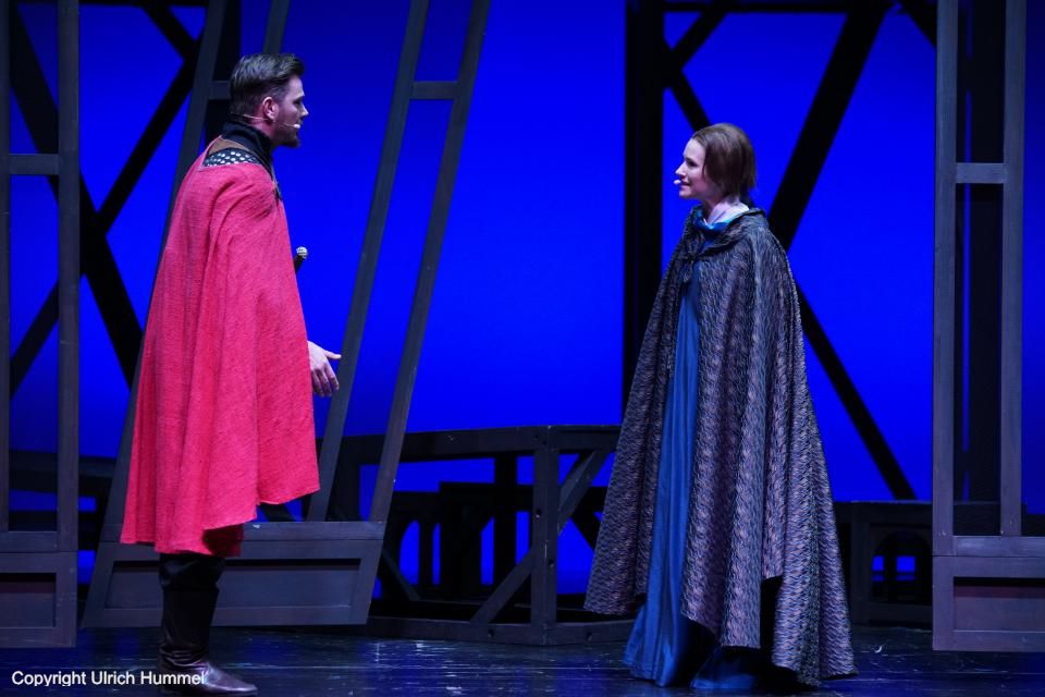 Natürlich gehört Gerold als Kaiser Lothars Heerführer zu den Männern, die mit nach Rom gezogen sind. Er erkennt die Konstruktion - und Johanna. paepstin musical stuttgart 127