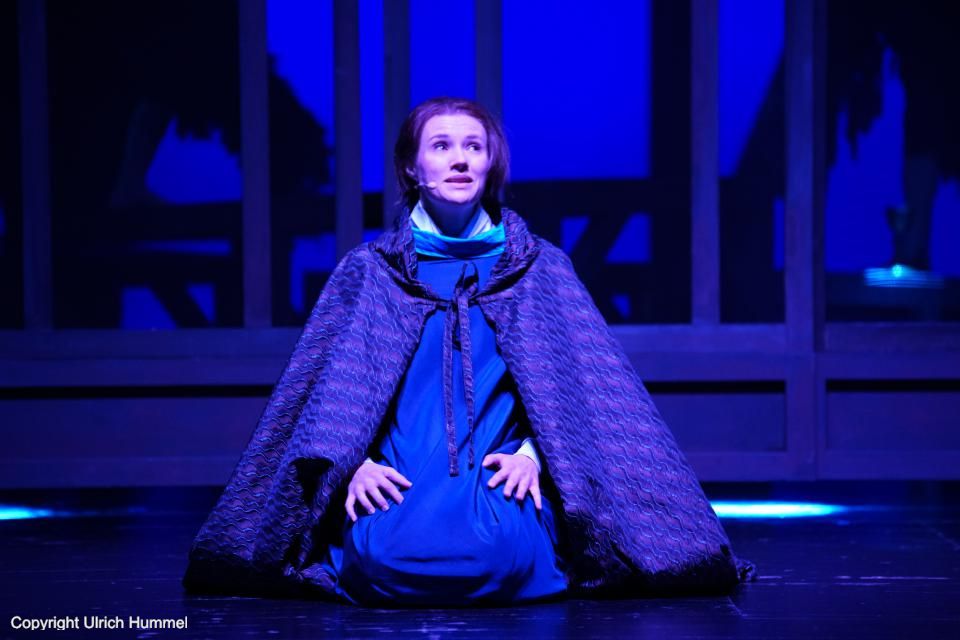 Einmal mehr befindet sich Johanna in einer prekären Lage. paepstin musical stuttgart 138