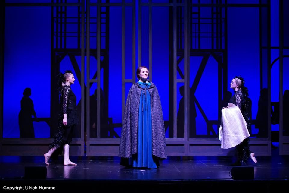 Für Johanna ist diese unerwartete Wendung eine Fügung des Schicksals, die ihr zeigt, dass ihre Entscheidung für ein Leben als Johannes Anglicus richtig war. paepstin musical stuttgart 146