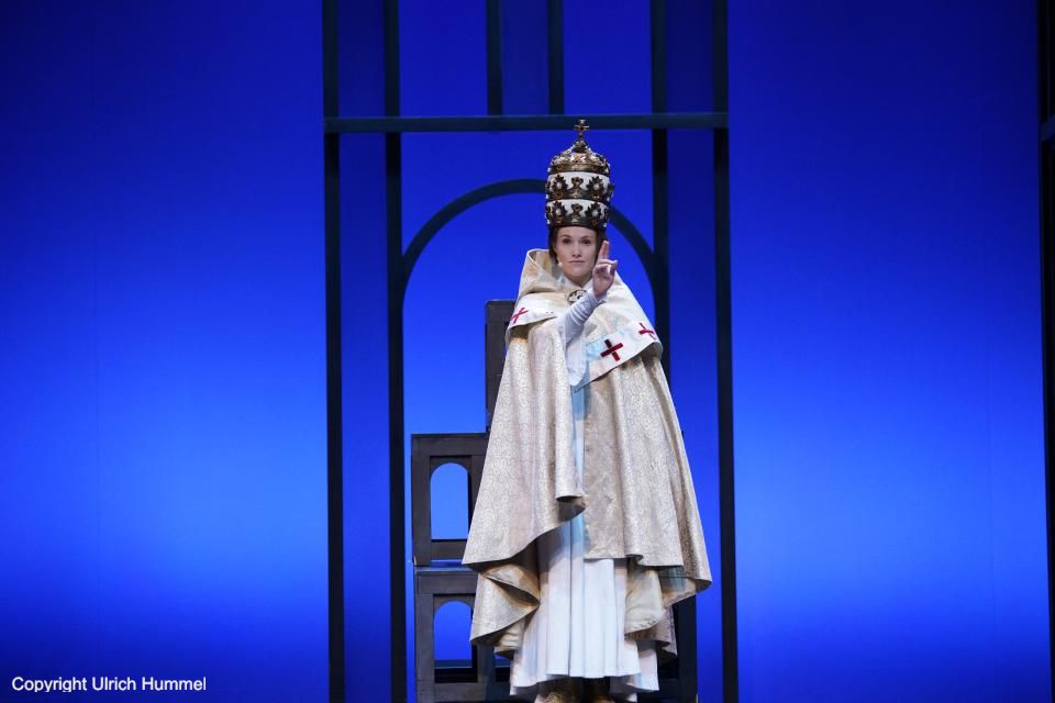 Papst Johannes Anglicus: 'In nomine Patris et Filii...' paepstin musical stuttgart 158