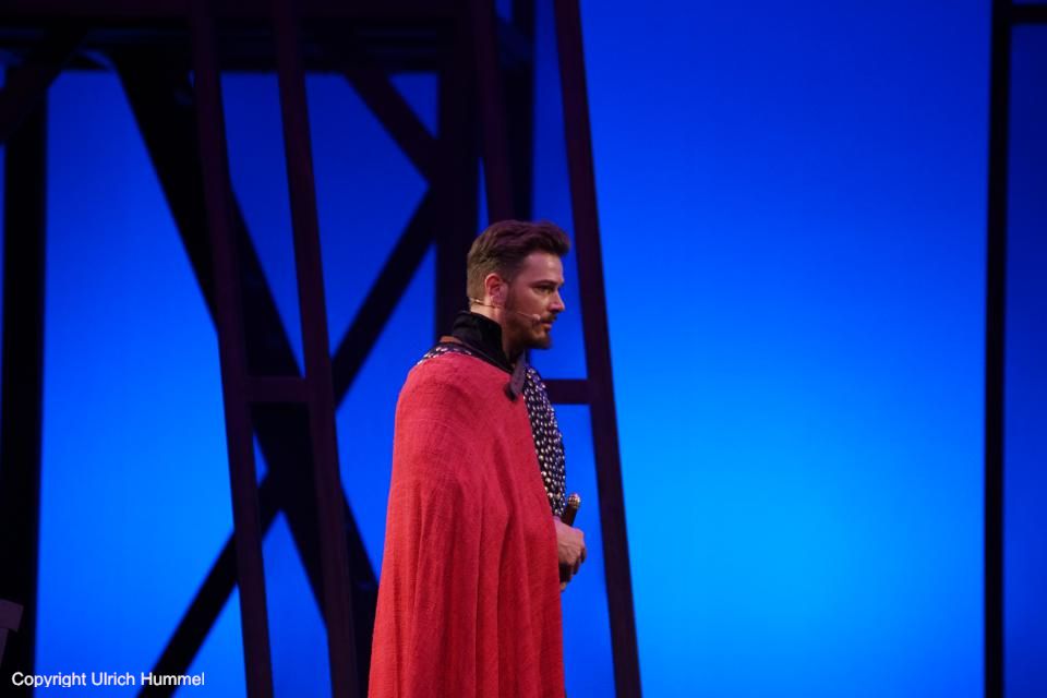 ...in der Person des unerschütterlichen Gerold. paepstin musical stuttgart 176