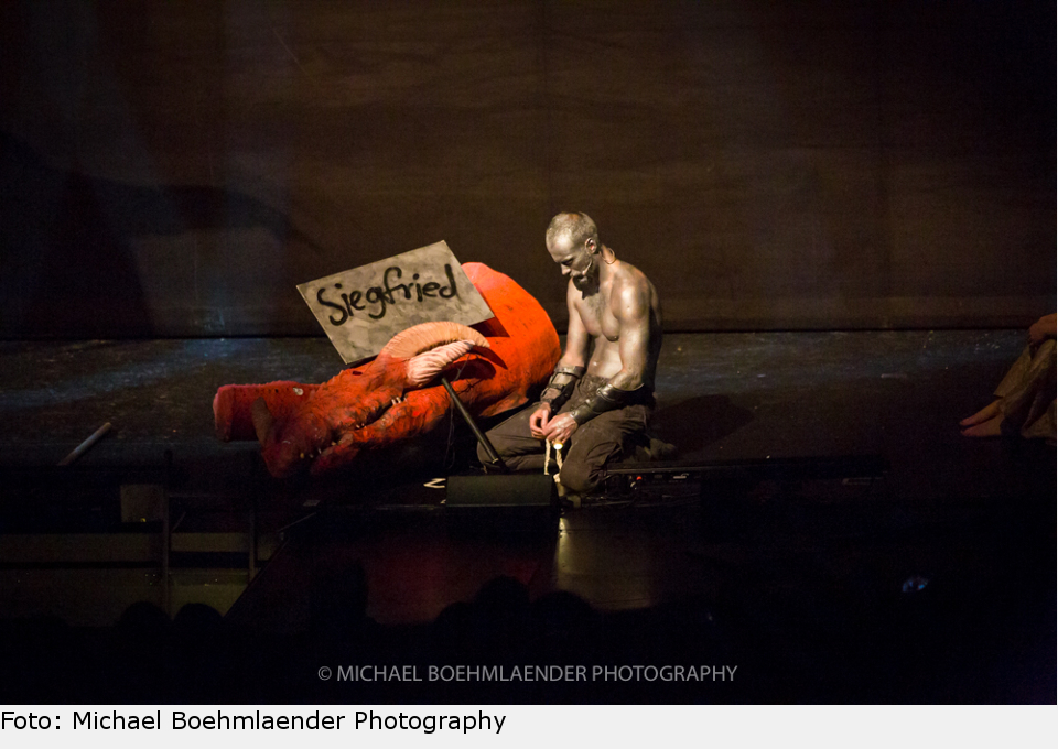 Siegfried hat die Qual der Wahl: Macht oder Liebe? ring musical konzertant fuessen 2018 24