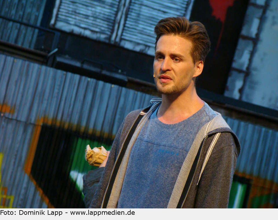 Alexander Klaws (Tony Manero) saturday night fever 07