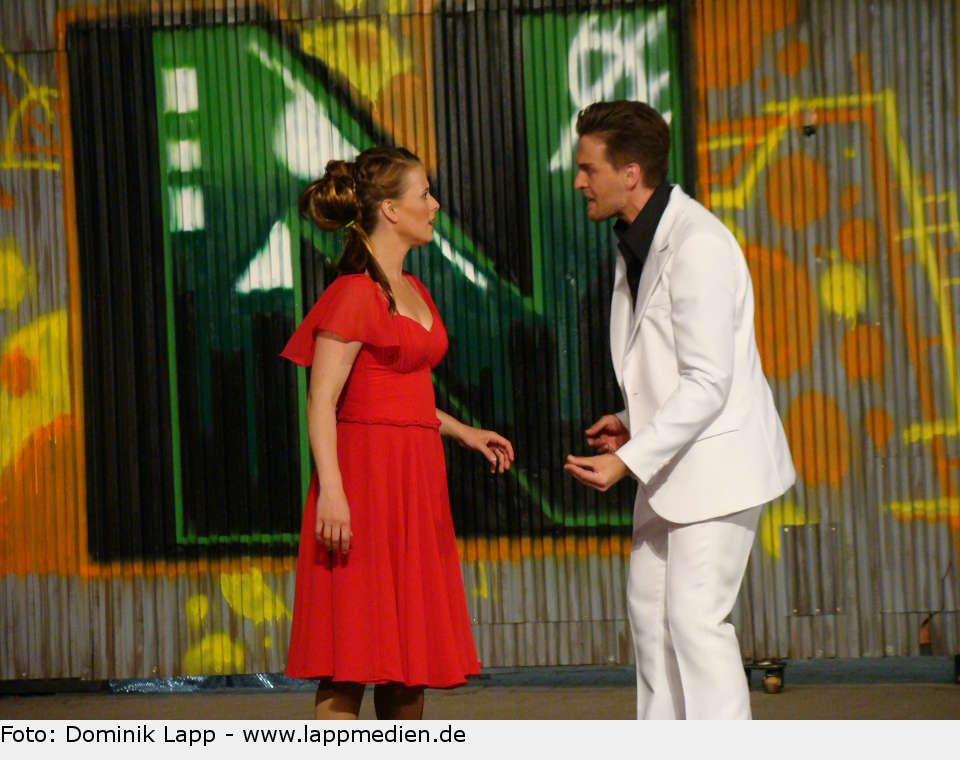 Nadja Scheiwiller (Stephanie Mangano) und Alexander Klaws (Tony Manero) saturday night fever 16