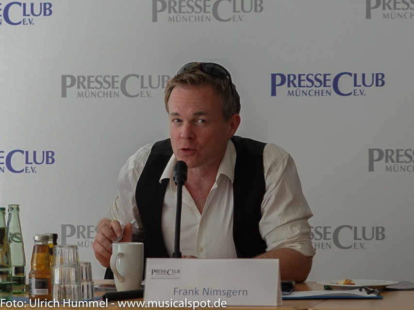„Ich bin ein großer Wagner-Fan“ - Frank Nimsgern erzählt mit seinem Musical „Der Ring“ einen uralten Mythos mit moderner Musik. Richard Wagner war und ist eine große Inspiration für ihn. pressekoferenz festspielhaus fuessen 2018 07