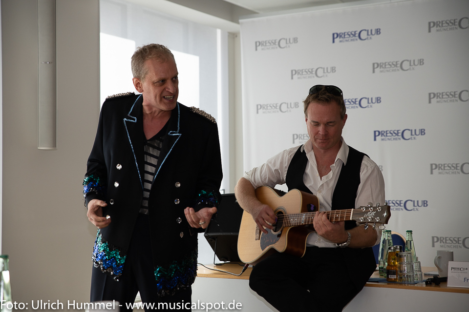 Ohne Mikro und unplugged: Chris Murray beweist einmal mehr sein enormes Stimmvolumen. pressekoferenz festspielhaus fuessen 2018 20